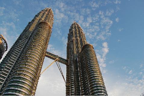 (大馬國家石油出資建造的雙子星大樓。圖片來源：維基百科)