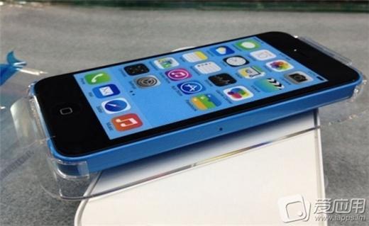 iPhone 5C的塑膠盒包裝間諜照。(圖：愛應用)