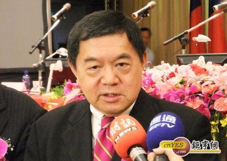 亞泥董事長徐旭東今天回應薪水議題。(鉅亨網記者尹慧中攝)