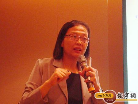 中美矽晶總經理徐秀蘭表示， 8月營收攻頂，創歷史新高。(鉅亨網記者黃佩珊攝)