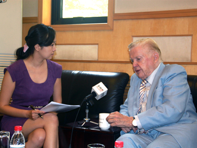 金融界網站主持人蔣超專訪蒙代爾先生