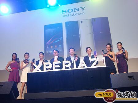 Sony Xperia Z1今日在台發表，右3為Sony Mobile 總經理林志遠。(鉅亨網記者黃佩珊攝)