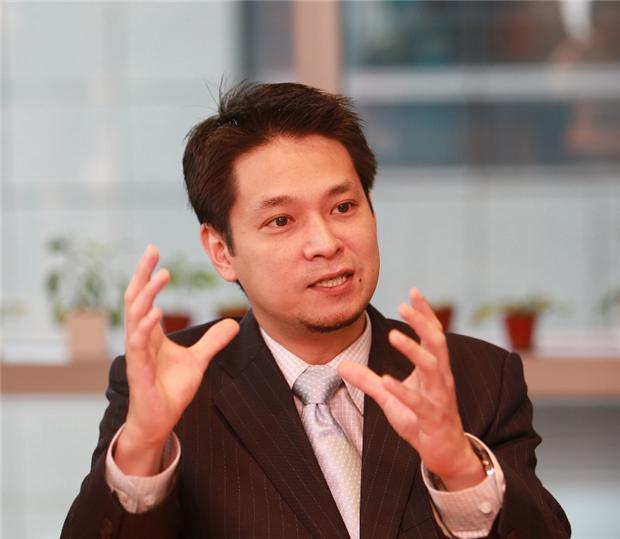 星展銀行存放款部執行董事宋霖耘指出，預期美元中長期可望緩步走強，因此特別推出二年期「美元階利升定存專案」，滿足定存族布局美元資產的需求。