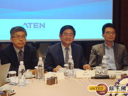 宏正董事長陳尚仲(中)表示，今年可以說是宏正2013豐收年。(鉅亨網記者黃佩珊攝)