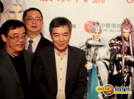 霹靂(8450-TW)將以參考價102元興櫃掛牌，圖中為董事長黃文章與胞弟黃文擇。(鉅亨網記者尹慧中攝)