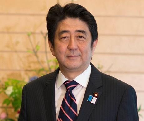 日本首相安倍調升消費稅若失敗，恐丟首相職位。(圖片來源：維基百科)