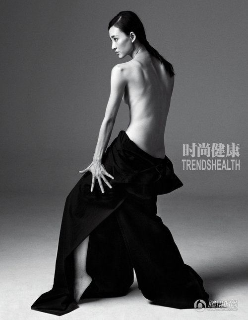 董卿王麗坤全裸出境 女神齊力拍攝粉紅封面 