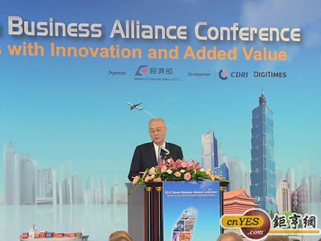 副總統吳敦義表示，10年來台灣吸引全球500家大企業來台，其中56%在台設置研發創新中心。(鉅亨網記者黃佩珊攝)