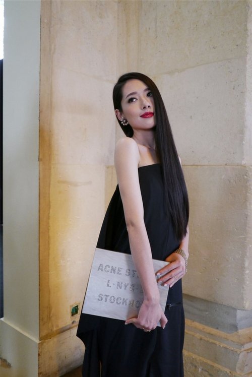 小時代女神郭碧婷抹胸開叉裙“上下失守” 