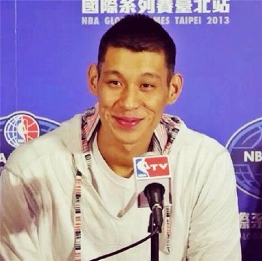 林書豪於NBA台北賽接受採訪(圖自林書豪FB)