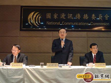 NCC主任委員石世豪召開記者會公布4G競價落幕，總標金1186.5億元。(鉅亨網記者黃佩珊攝)