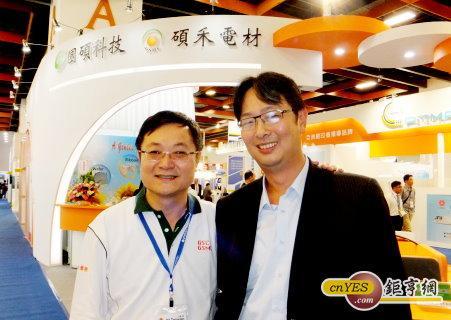 碩禾董事長陳繼仁(左)與太極能源總經理謝明凱。(鉅亨網記者尹慧中攝)