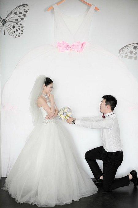 南京富二代殺妻案昨日開審 吉星鵬祁可欣婚紗照曝光