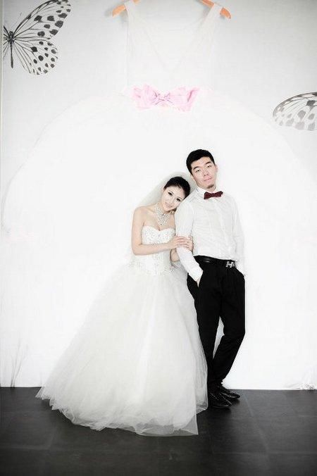 南京富二代殺妻案昨日開審 吉星鵬祁可欣婚紗照曝光