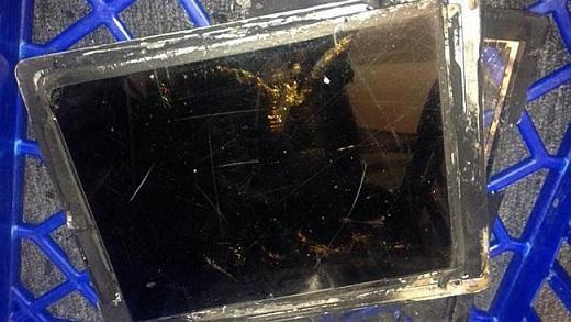 發生爆炸起火的iPad Air。(圖:店家提供)