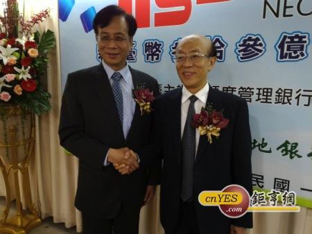 左起合作金庫董事長廖燦昌、新日光董事長林坤禧。(鉅亨網記者趙曉慧攝)