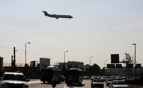 德黑蘭附近上空飛機。(來源：AFP)