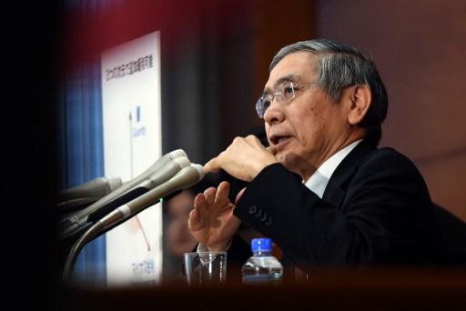 日本央行總裁黑田東彥週五向外界說明為何改採負利率。 (圖:AFP)