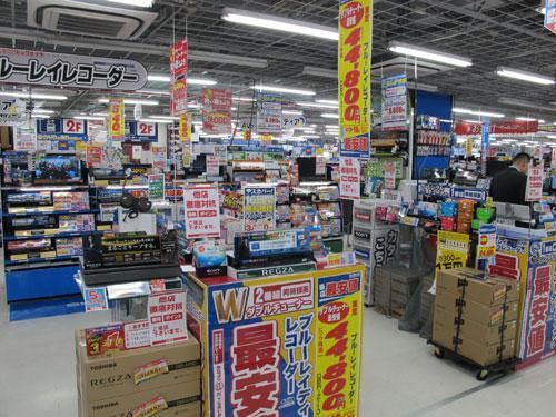 日本國內買氣不振，但受到中國旅客支持，8月份零售銷售仍上升。(圖片：日本必酷賣場)