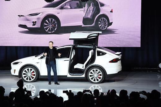 特斯拉執行長馬斯克發表休旅車Model X(圖：AFP)