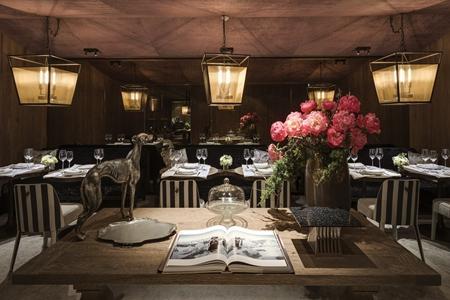 桃園機場第一航廈貴賓室，成功將古典傳統與現代美學融洽結合。(圖：華航提供)