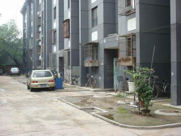 8、樓前空地窄狹若一條線者不要買(狀如一線，財富不入門).