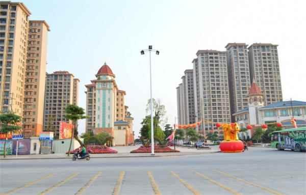 高層住宅還會發生失足墜落、電梯故障、水管漏水、高樓落物、跳樓自殺、電梯故障、房門夾手、樓體晃動、煤氣管道爆炸等。