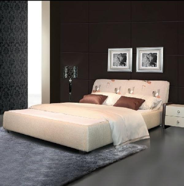 臥房形狀為斜邊或是多角形狀。斜邊容易造成視線上的錯覺,多角容易造成壓迫,因而增加人的精神負擔,長期下來容易羅患疾病及發生意外。