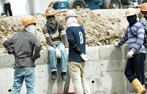 新加坡政府調整對外籍勞工加稅腳步 (圖: AFP)