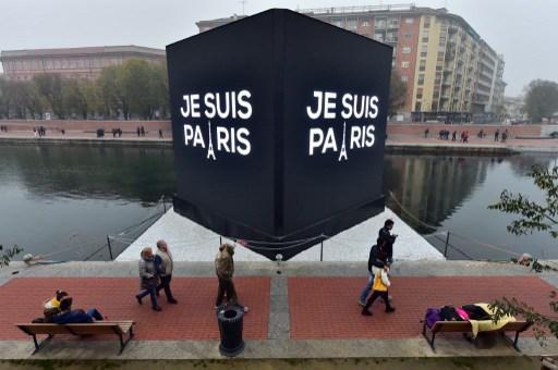 恐攻過後，巴黎街頭出現「我是巴黎」 (Je Suis Paris) 的標語。 (圖:AFP)