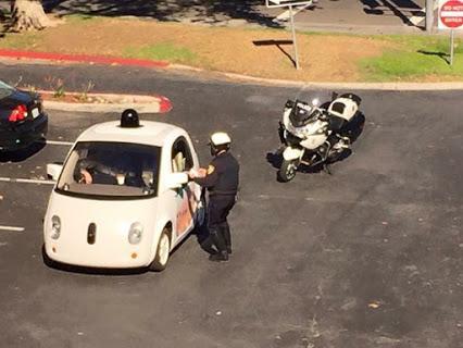 Google無人車遭警方攔查(圖自Google+)