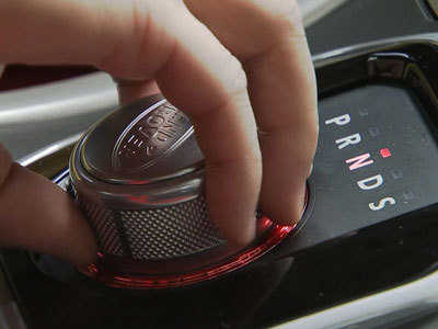 路虎極光檔位卡死或掛檔不走