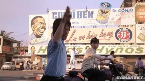 片中美國大兵炸毀越南小鎮，其實是在倫敦一座廢棄的煤氣廠拍攝的。原本庫布里克想直接把煤氣廠炸毀，但遭到了英國軍方的干涉，所以，他只能通過在樓房里安置引爆點，並用錘子把墻壁砸破，造成戰爭相當激烈的景象。