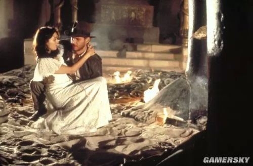 制片方收集了在倫敦的每一家寵物店以及他們能在英格蘭南部能找到的每一條蛇。從蛇千奇百怪的紋路不難看出，它們來自多個不同地域。然而，即使所有的蛇都用上了，還是不夠，斯皮爾伯格只好找了些軟管子，把它們剪成幾段，放進去湊數。要是你的眼力夠好，或許可以發現，哪些是蛇，哪些是塑料管子。