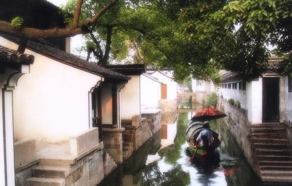 紹興:位於浙江省中北部、杭州灣南岸。首批中國歷史文化名城、聯合國人居獎城市。著名的水鄉、橋鄉、酒鄉、書法之鄉。