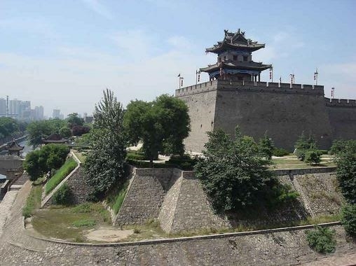 西安:歷史上有周、秦、漢、隋、唐等在內的13個朝代在此建都,是世界四大古都之一,曾經作為中國首都和政治、經濟、文化中心長達1100多年。