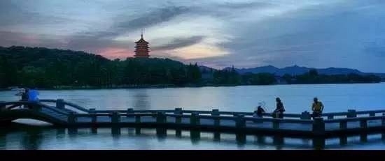 二線發達城市：杭州(經濟發達、副省級、強省省會)南京(經濟發達、副省級、強省省會)濟南(經濟發達、副省級、強省省會)重慶(直轄市，西部中心城市)青島(經濟發達、計劃單列市)大連(經濟發達、計劃單列市)寧波(經濟發達、計劃單列市)廈門