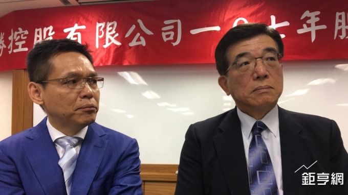 左起为铠胜 ky总经理庄育志,董事长程建中(钜亨网记者林薏茹摄)