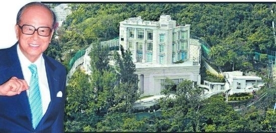 根據谷歌提供的衛星地圖來看,李宅內部由三座大型主要建筑物組成,相互位置成不太規則的l字形布置。從大門進入,並不能直接到達建筑物,需要經過一條z字形的車道,方能到達大宅的平臺。