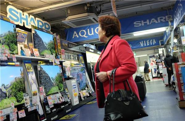 據傳夏普可能分拆旗下中小型 LCD 面板事業 (圖:AFP)