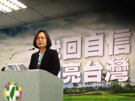 蔡英文第2度代表民進黨參選2016總統大選。(圖：截自謝長廷臉書)