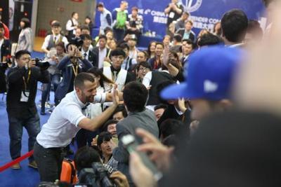 2015中國國際調酒大師杯評委與觀眾互動 2015中國國際調酒大師杯評委與觀眾互動