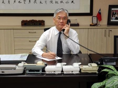 陸委會主委夏立言與大陸國台辦主任張志軍以專線電話通話。(圖：陸委會提供)