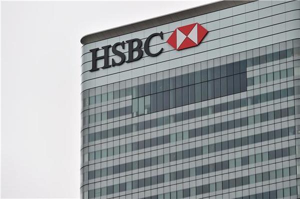 英國銀行稅不斷加碼，傳渣打與匯豐考慮將總部移出倫敦(圖：AFP)