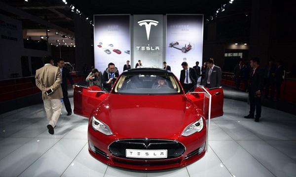 特斯拉 Model S P85d 於上海車展亮相 (圖:AFP)