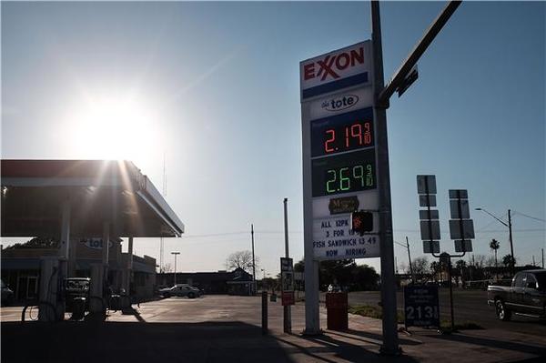 國際油價低迷衝擊美國原油探採。 (圖:AFP)
