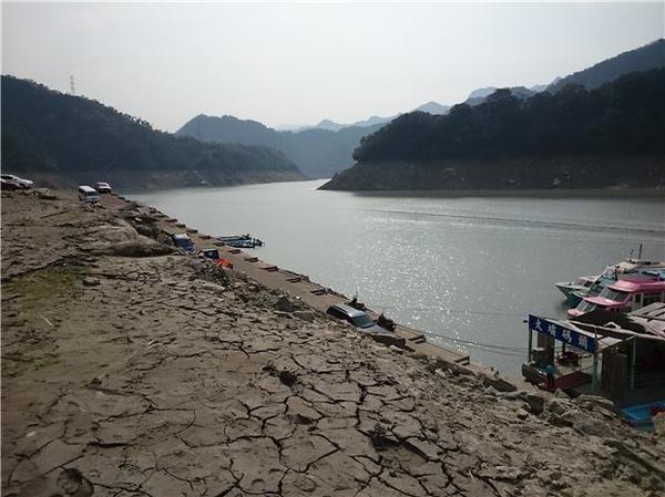 梅雨解渴有限，石門水庫「供5停2」限水措施暫時不變。(資料照片，行政院提供)