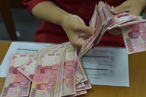 印尼盾大貶侵蝕印尼消費者的購買力 (圖: AFP)