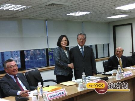 民進黨2016年總統參選人蔡英文拜會工總理事長許勝雄。(鉅亨網記者趙曉慧攝)