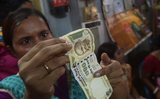 印度盧比昨天貶至20個月來新低 (圖: AFP)